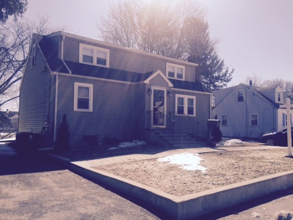 28 Chapman Road Wakefield, MA 01880 - Photo 1 of 14 Gallery Image 1