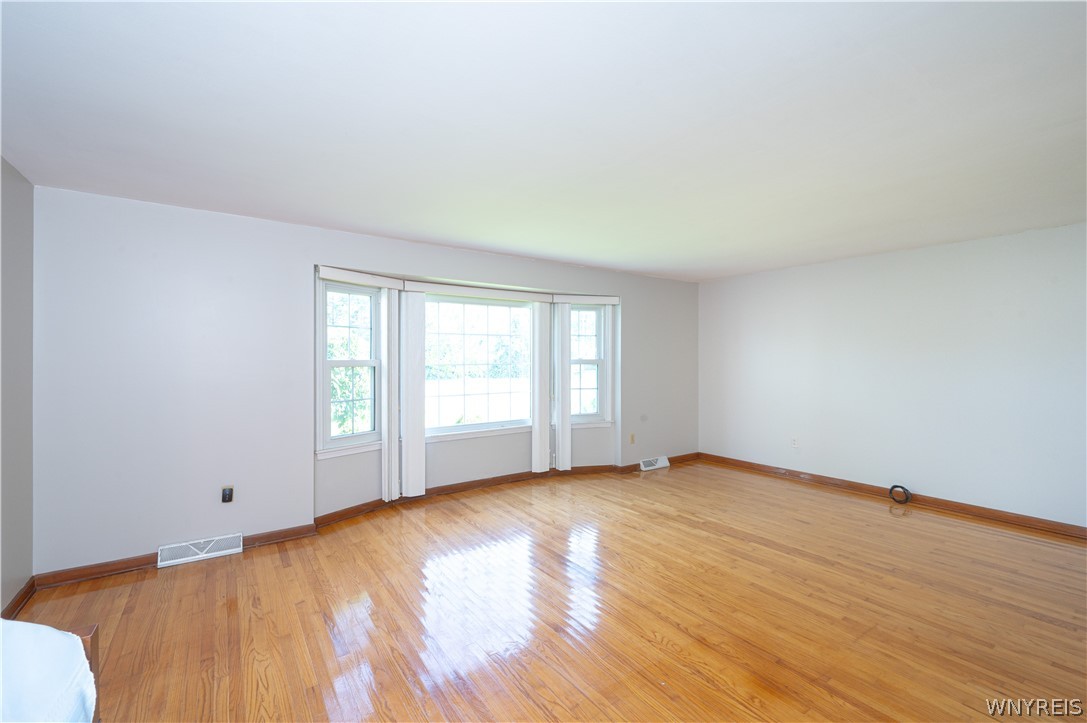 1042 Maple Road Amherst, NY 14221 - Photo 6 of 38