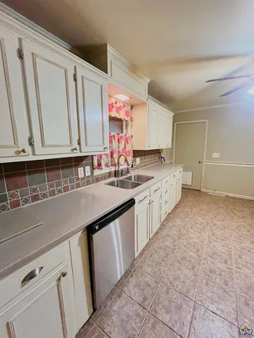 $164,900 | 1009 Janice Street, Emporia, KS 66801