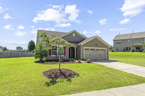 $495,500 | 716 Harvest Point Drive, Fuquay-Varina, NC 27526
