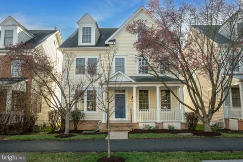 $925,000 | 1004 Gaither Road, Rockville, MD 20850