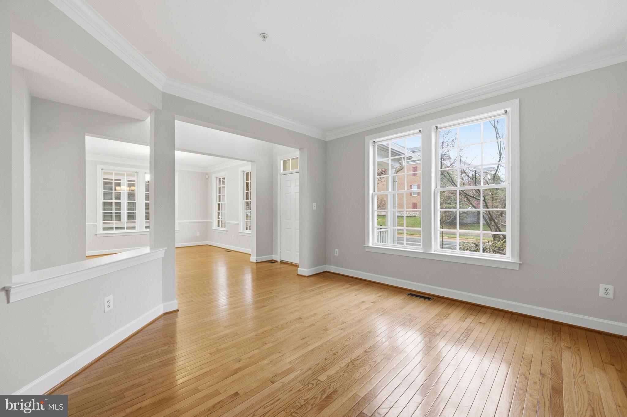 1004 Gaither Road Rockville, MD 20850 - Photo 6 of 44 Living Room