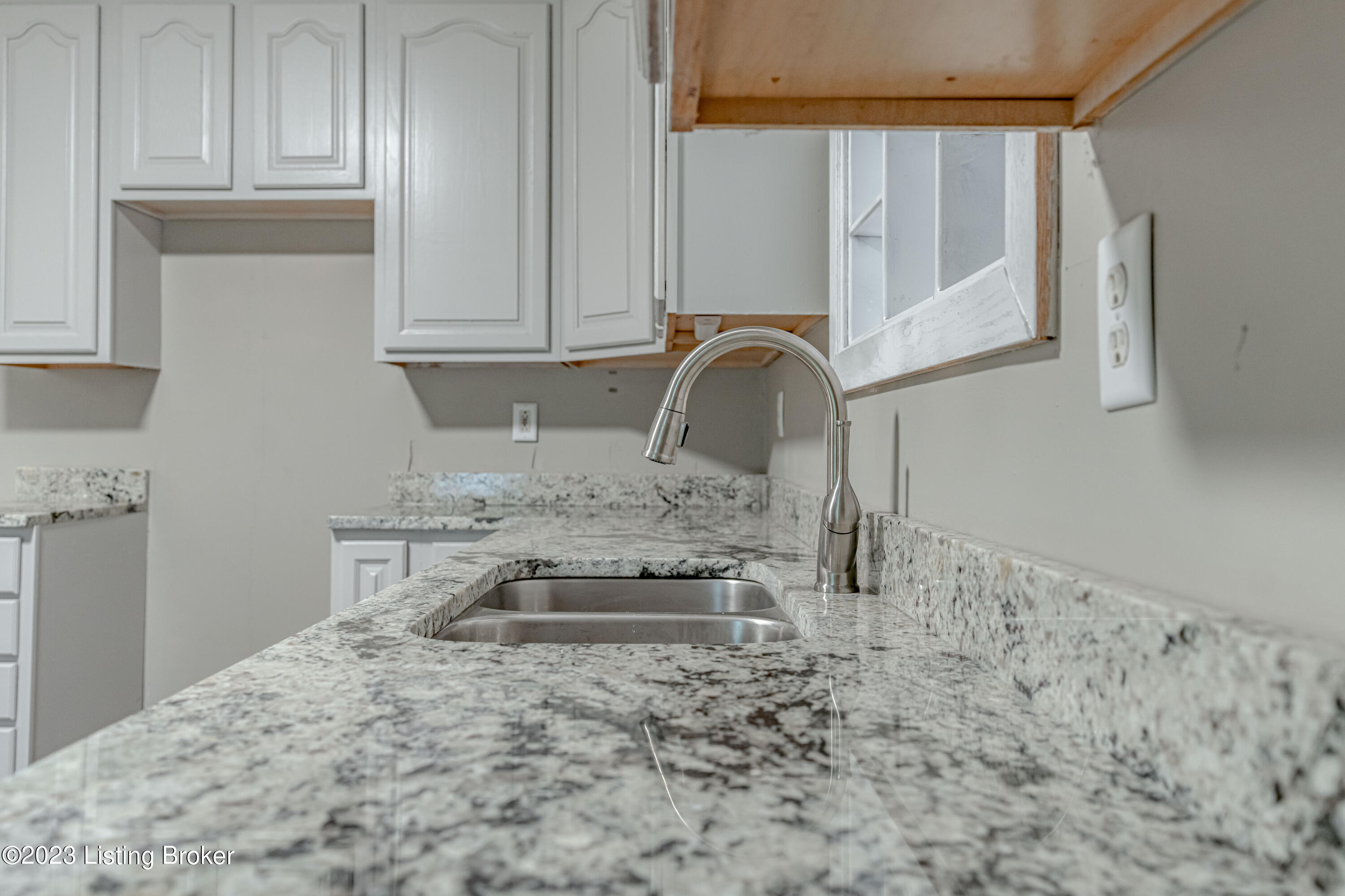 6002 Pendleton Road Louisville, KY 40272 - Photo 22 of 66 DSC02155