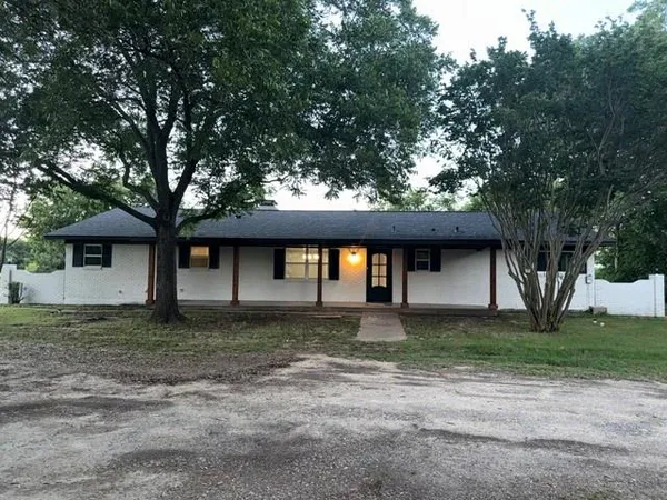 $2,500 | 324 County Road 904, Joshua, TX 76058