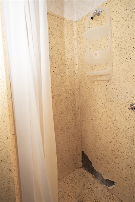 83 Arnold Street Methuen, MA 01844 - Photo 13 of 33