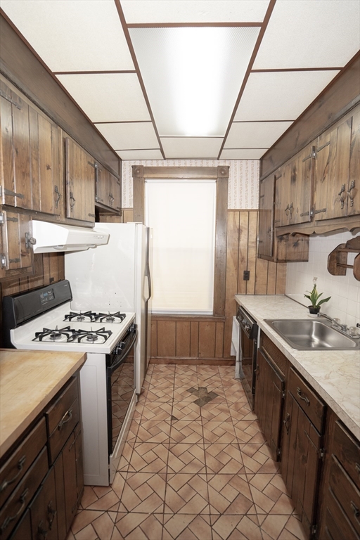 83 Arnold Street Methuen, MA 01844 - Photo 14 of 33