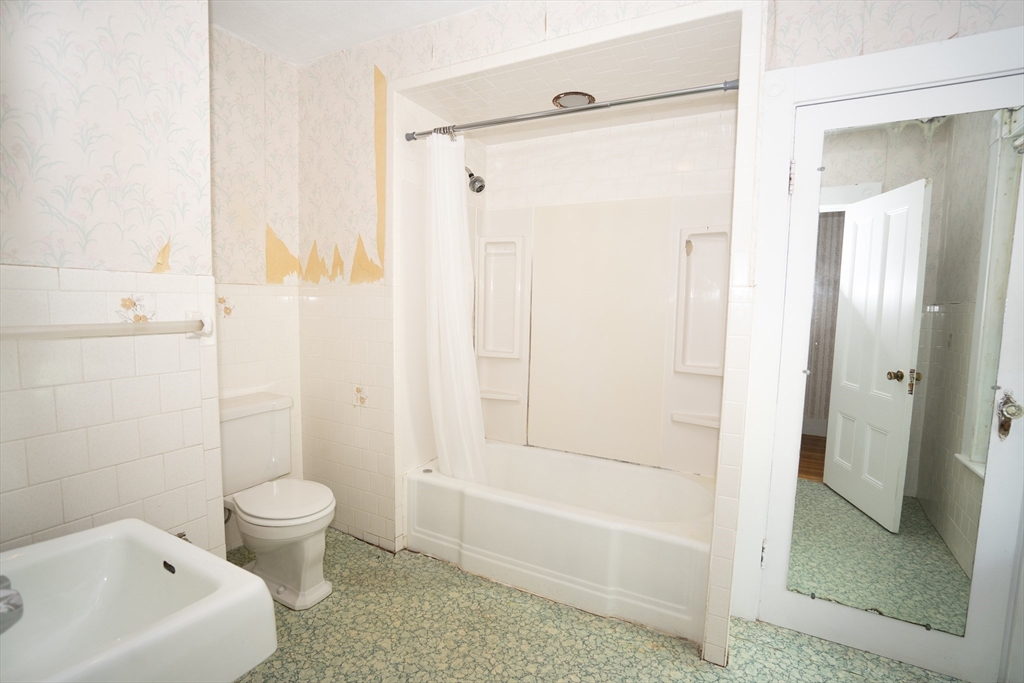 83 Arnold Street Methuen, MA 01844 - Photo 22 of 33