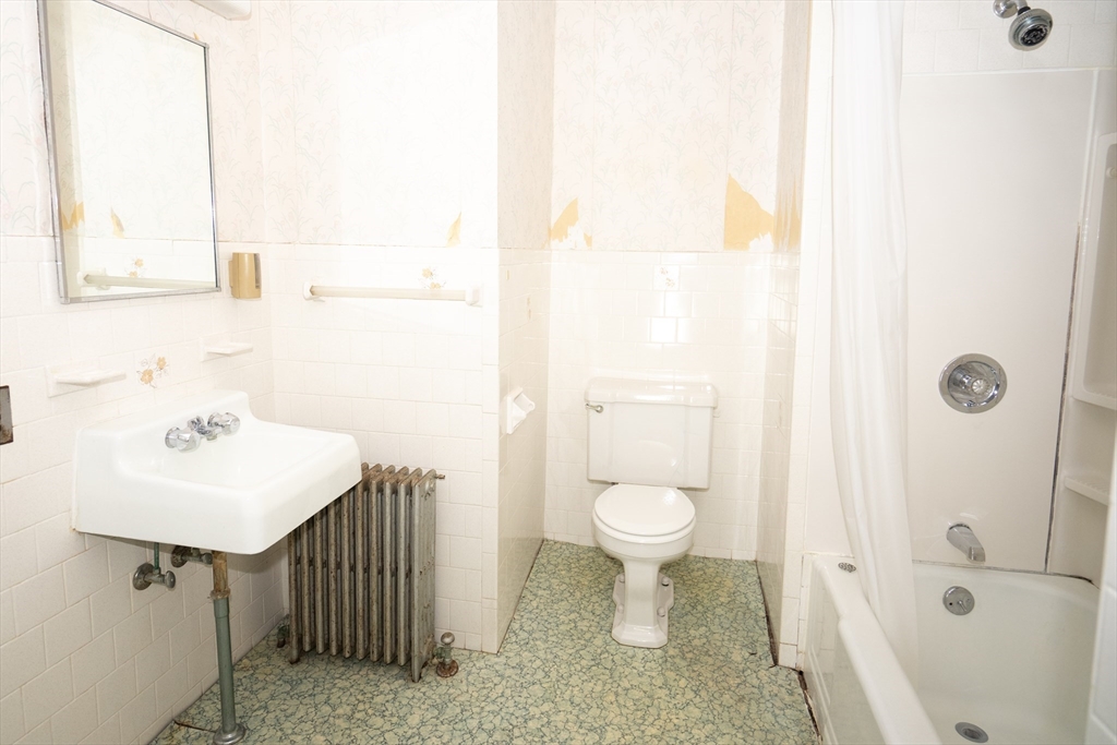 83 Arnold Street Methuen, MA 01844 - Photo 23 of 33