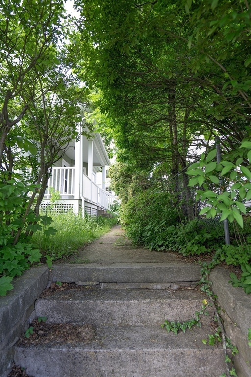 83 Arnold Street Methuen, MA 01844 - Photo 3 of 33