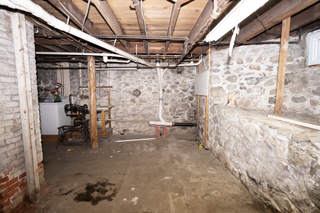 83 Arnold Street Methuen, MA 01844 - Photo 31 of 33