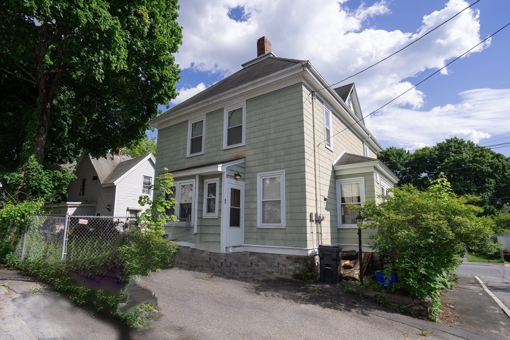 83 Arnold Street Methuen, MA 01844 - Photo 4 of 33