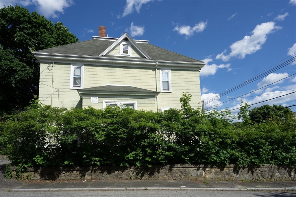 83 Arnold Street Methuen, MA 01844 - Photo 5 of 33