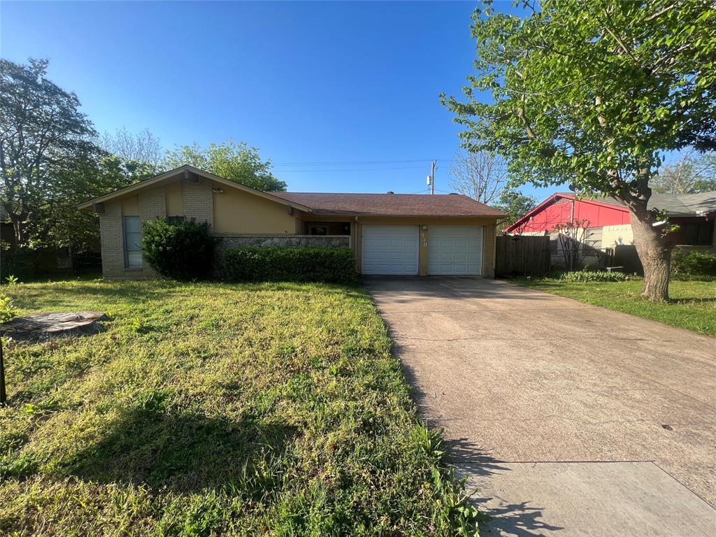 a view of a house with a yard and garage