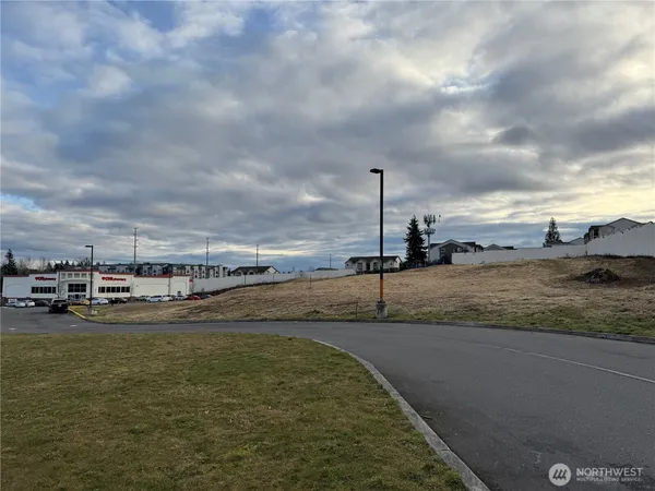 $5,600,000 | 11918 Airport Road, Everett, WA 98204