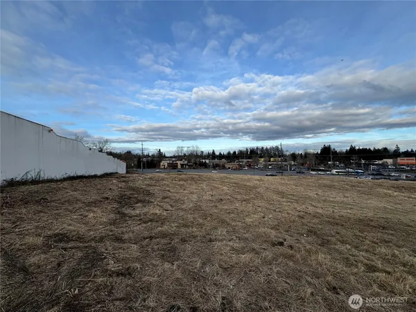 $5,600,000 | 11918 Airport Road, Everett, WA 98204