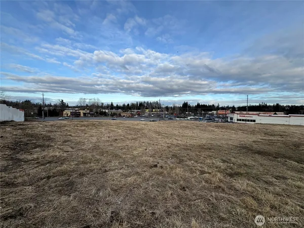 $5,600,000 | 11918 Airport Road, Everett, WA 98204