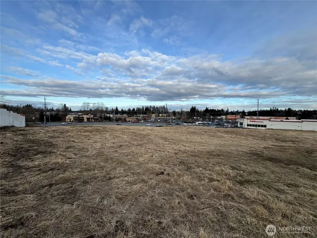 $5,600,000 | 11918 Airport Road, Everett, WA 98204