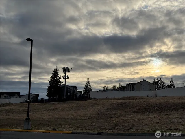 $5,600,000 | 11918 Airport Road, Everett, WA 98204