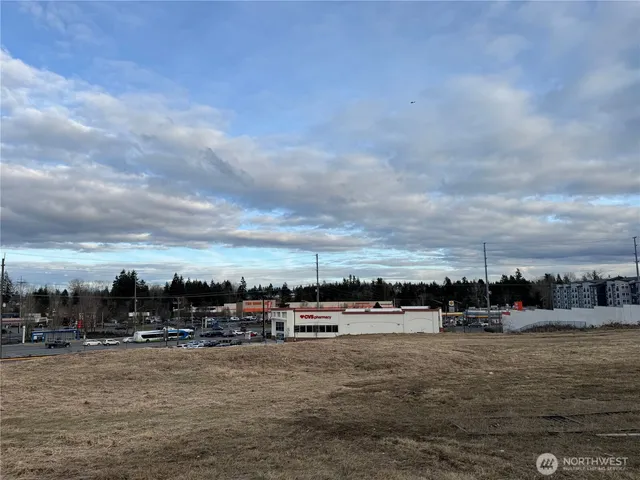 $5,600,000 | 11918 Airport Road, Everett, WA 98204