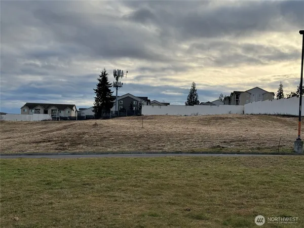 $5,600,000 | 11918 Airport Road, Everett, WA 98204