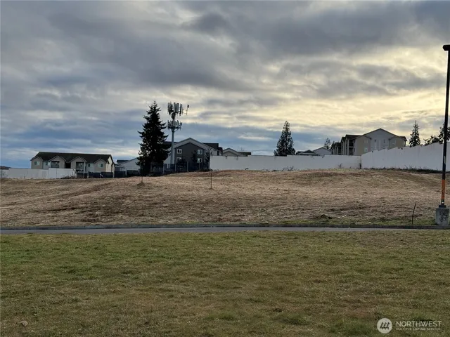 $5,600,000 | 11918 Airport Road, Everett, WA 98204