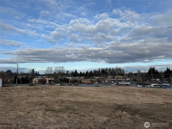 $5,600,000 | 11918 Airport Road, Everett, WA 98204