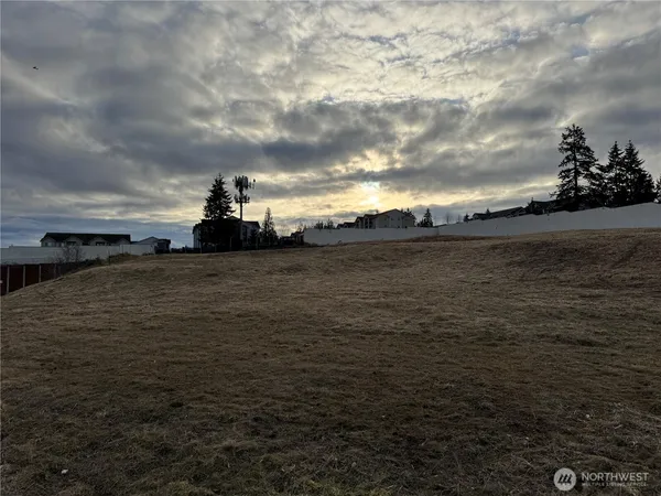 $5,600,000 | 11918 Airport Road, Everett, WA 98204