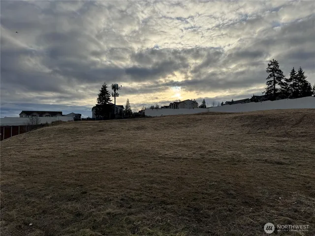 $5,600,000 | 11918 Airport Road, Everett, WA 98204