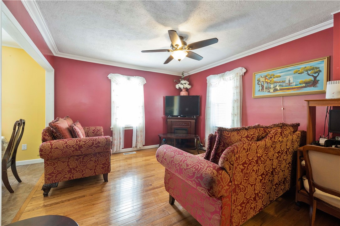 70 Perkins Avenue Cranston, RI 02910 - Photo 11 of 36