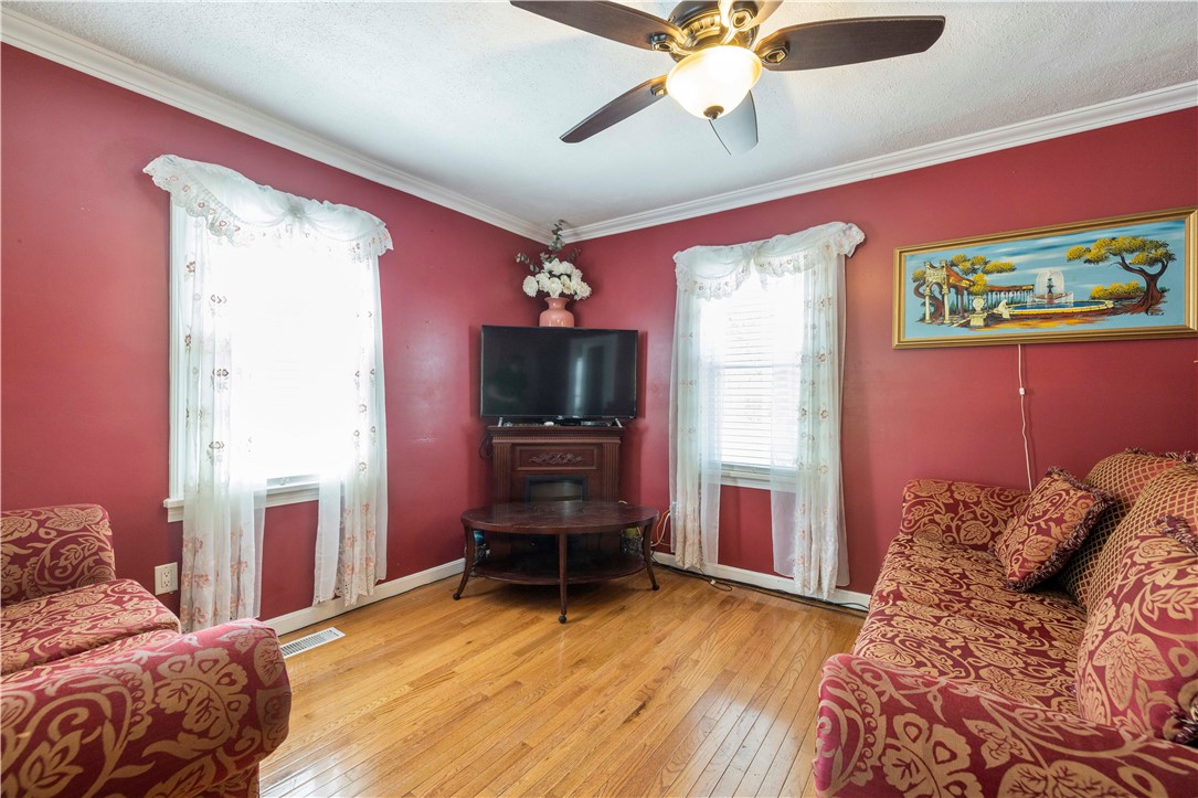 70 Perkins Avenue Cranston, RI 02910 - Photo 12 of 36