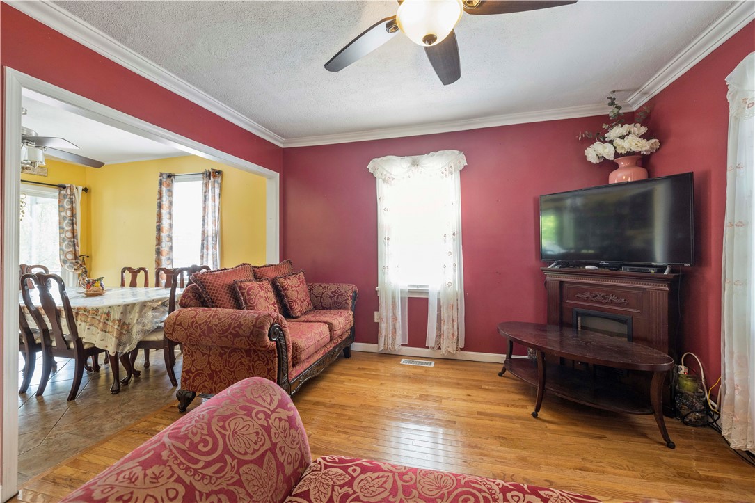 70 Perkins Avenue Cranston, RI 02910 - Photo 15 of 36