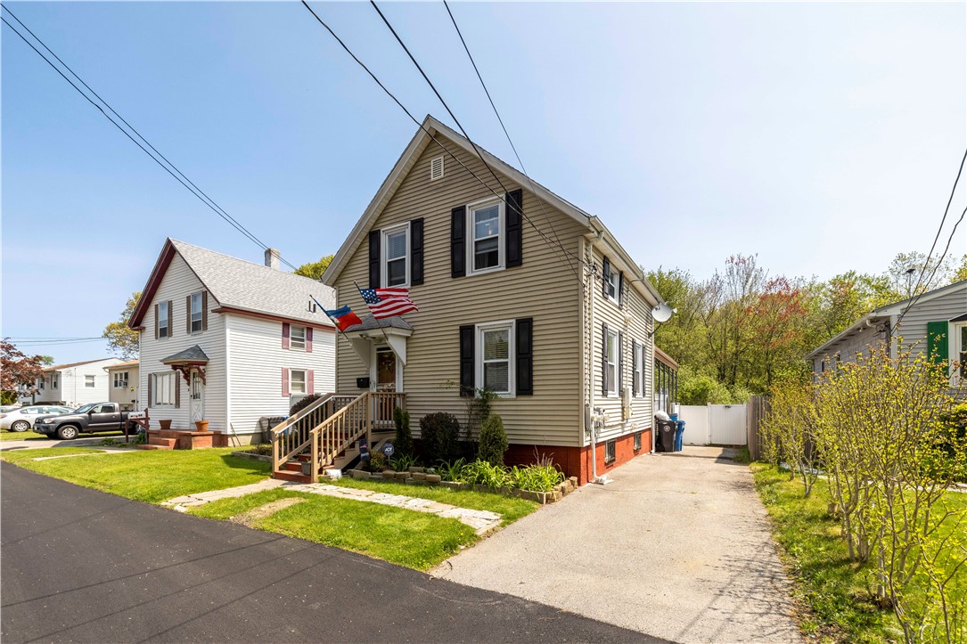 70 Perkins Avenue Cranston, RI 02910 - Photo 2 of 36