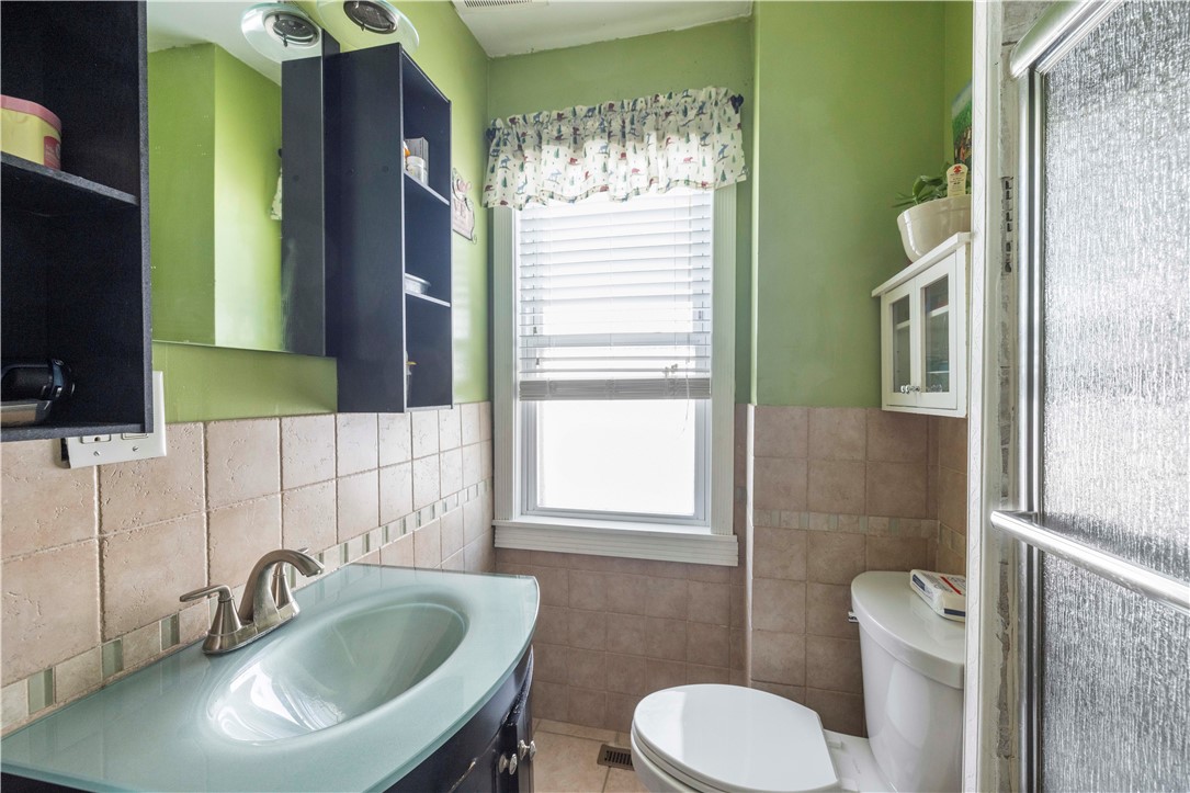 70 Perkins Avenue Cranston, RI 02910 - Photo 28 of 36