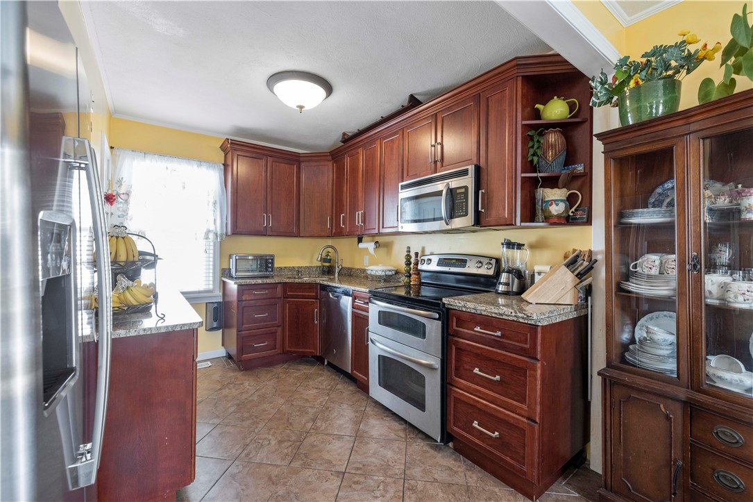 70 Perkins Avenue Cranston, RI 02910 - Photo 6 of 36