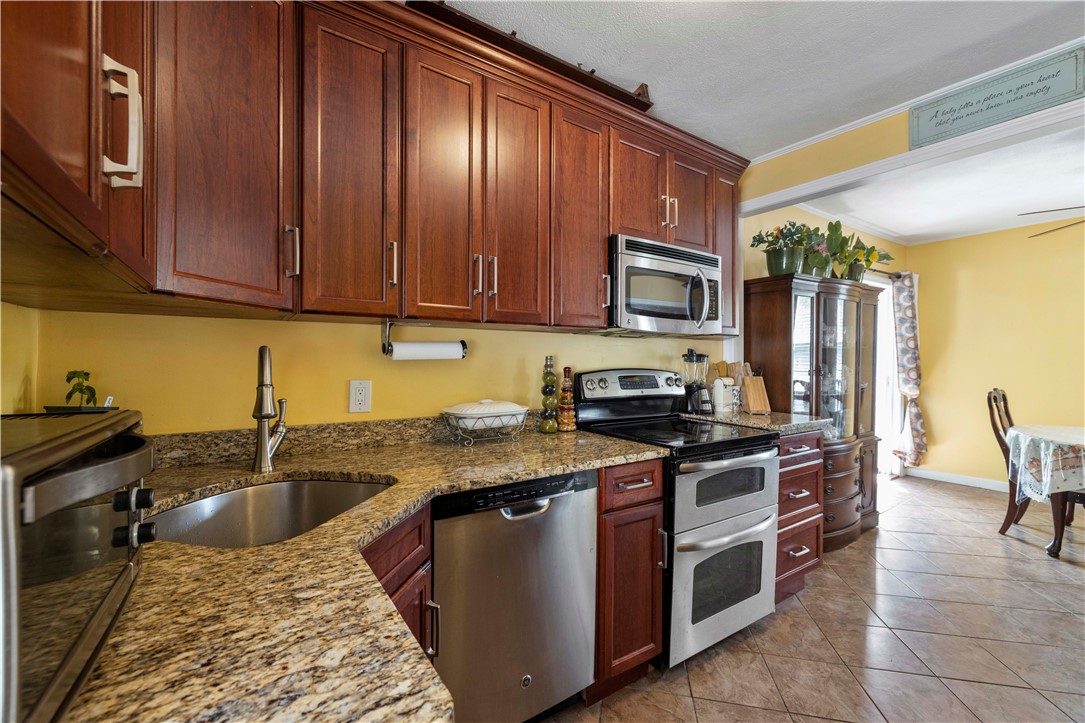 70 Perkins Avenue Cranston, RI 02910 - Photo 9 of 36