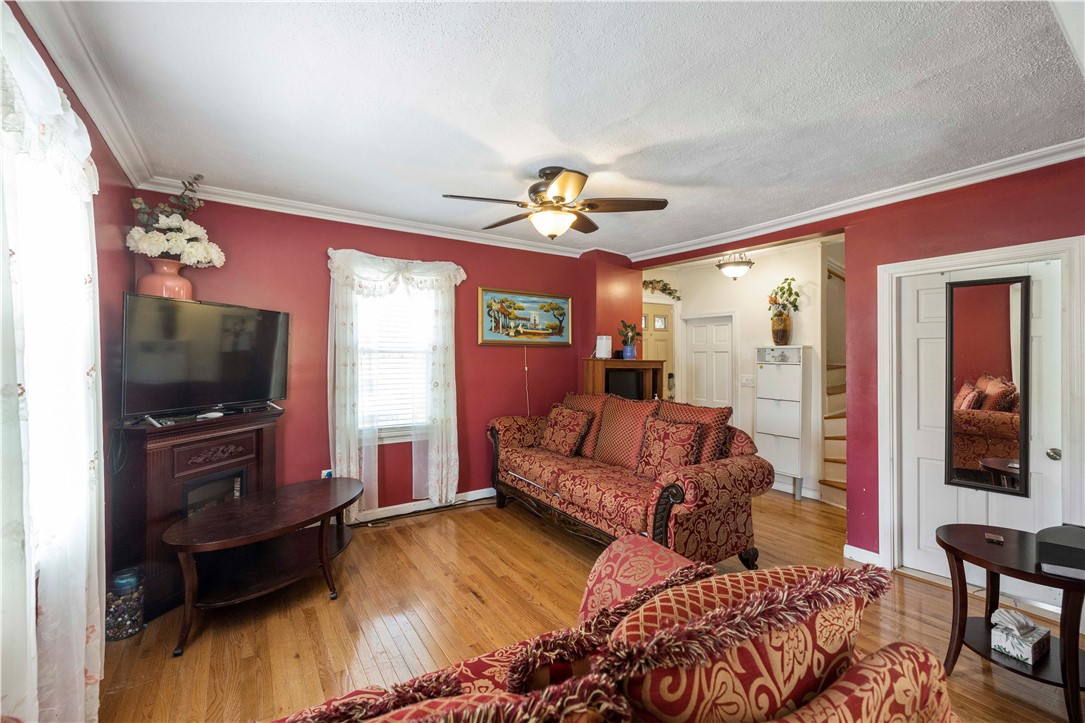 70 Perkins Avenue Cranston, RI 02910 - Photo 10 of 36