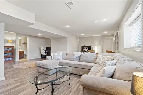 $549,900 | 1404 Southwest 41st Circle, Lee's Summit, MO 64082