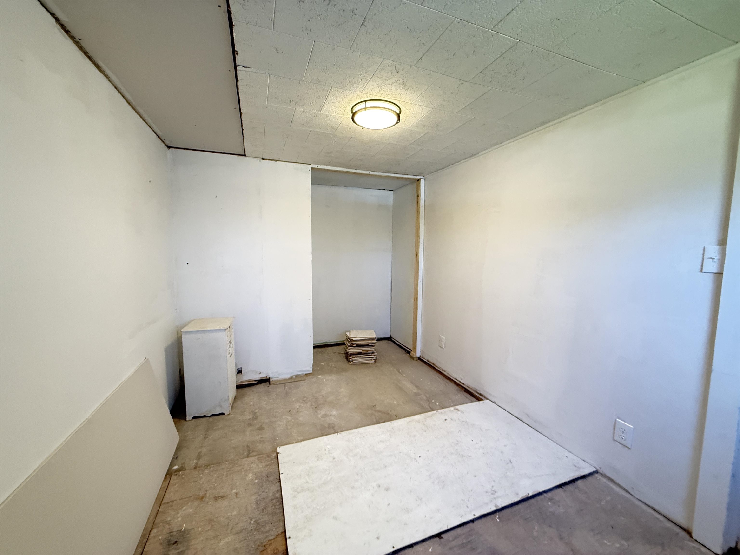 221 A Southridge Street Springfield, VT 05156 - Photo 25 of 28