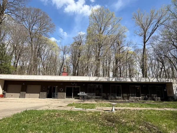 $655,000 | 8309 County Road 19 Southeast, Stewartville, MN 55976