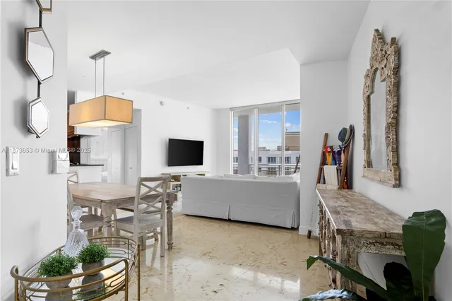 $679,000 | 901 Brickell Key Boulevard, Unit 3301, Miami, FL 33131