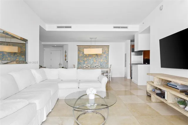 $679,000 | 901 Brickell Key Boulevard, Unit 3301, Miami, FL 33131