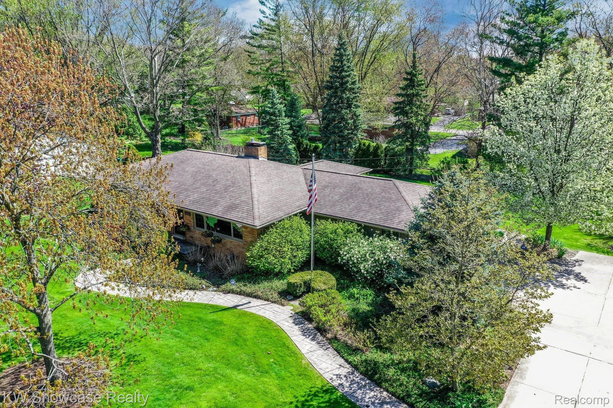 28110 Quail Hollow Road Farmington, MI 48331 - Photo 6 of 31 28110+Quail+Hollow+Rd+Farmington+Hills-30-mls.jpg