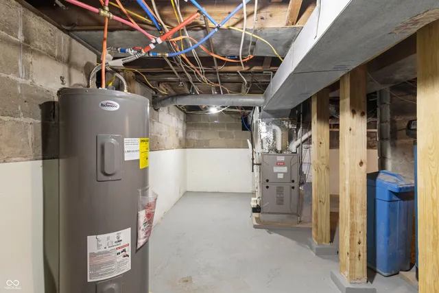 $475,000 | 2600 North Raceway Road, Indianapolis, IN 46234