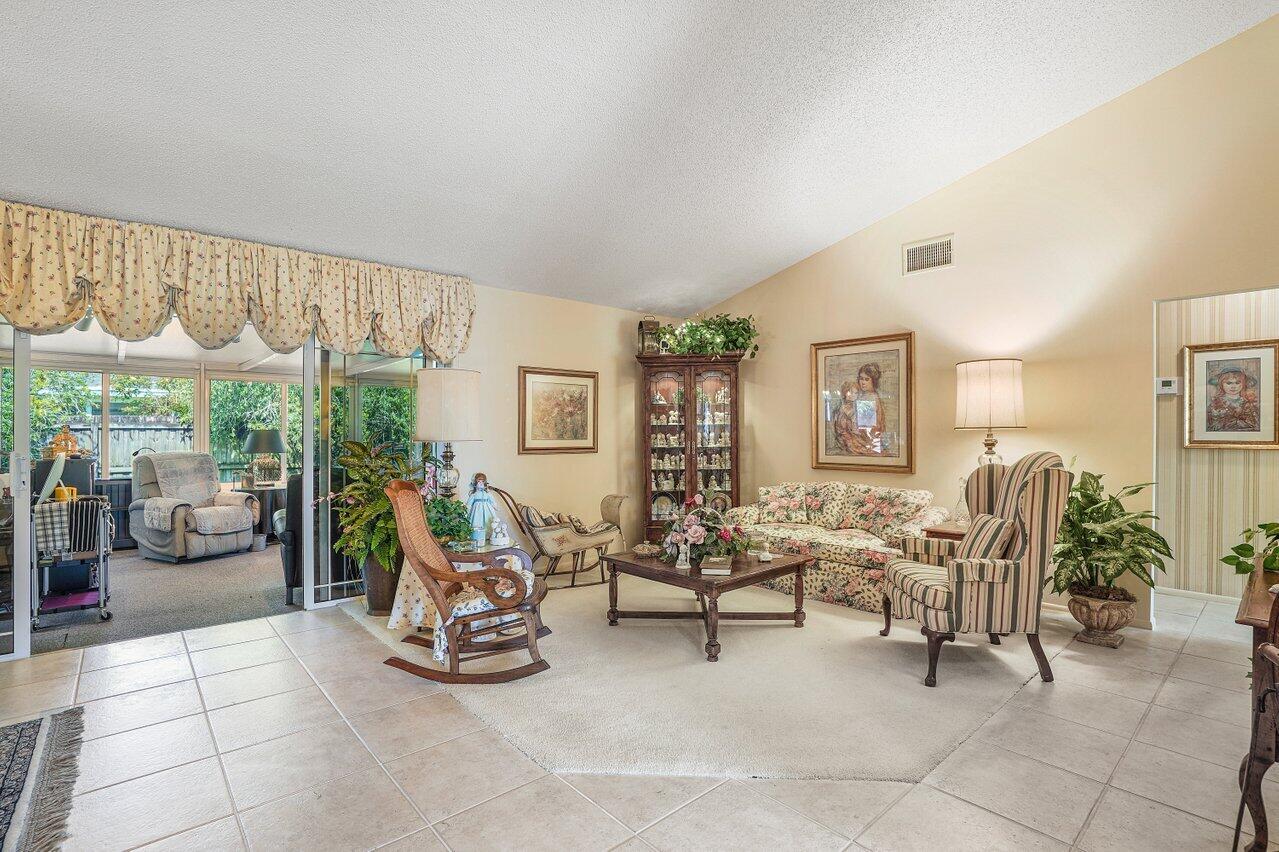 9160 Southampton Place Boca Raton, FL 33434 - Photo 5 of 34 006-9160SouthamptonPlace-BocaRaton-FL-33