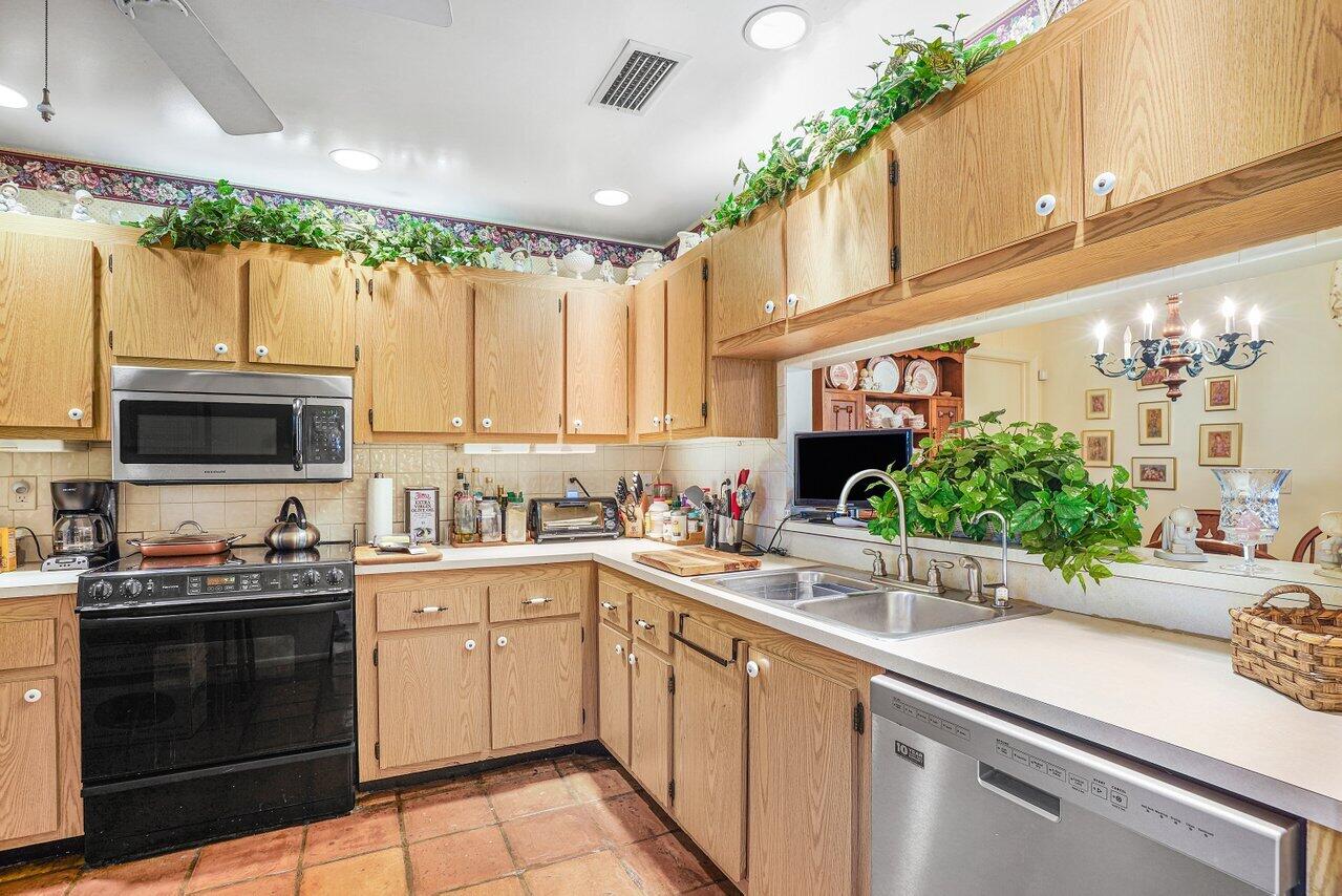 9160 Southampton Place Boca Raton, FL 33434 - Photo 8 of 34 012-9160SouthamptonPlace-BocaRaton-FL-33
