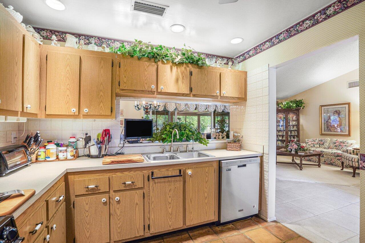 9160 Southampton Place Boca Raton, FL 33434 - Photo 10 of 34 011-9160SouthamptonPlace-BocaRaton-FL-33