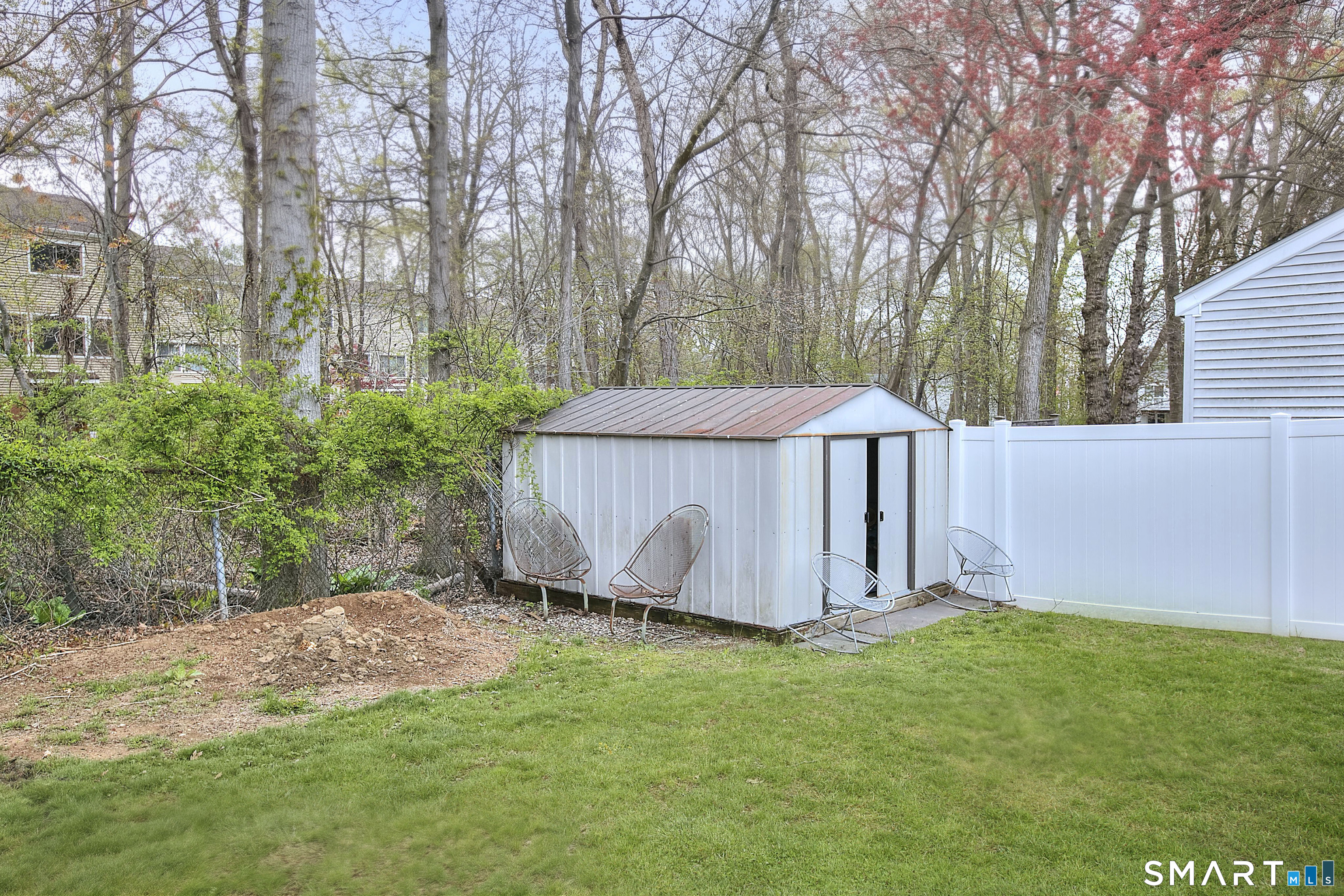 84 Youngstown Road Fairfield, CT 06824 - Photo 29 of 36 a view of a backyard with a barn