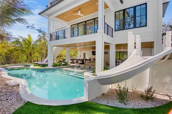 $6,295,000 | 6548 Sabal Drive, Sarasota, FL 34242