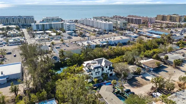 $6,295,000 | 6548 Sabal Drive, Sarasota, FL 34242