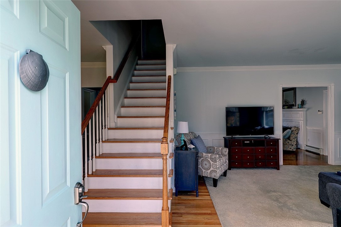 16 Congress Road Barrington, RI 02806 - Photo 3 of 36